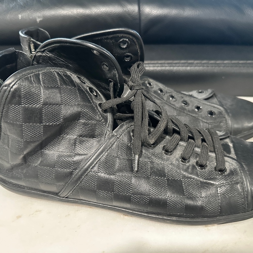 LV DAMIER SNEAKERS SIZE 9.5 - Picture 4 of 5